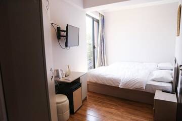 Фото номера Стандартный двухместный номер с 2 отдельными кроватями Отель Central Hotel г. Цхалтубо 30