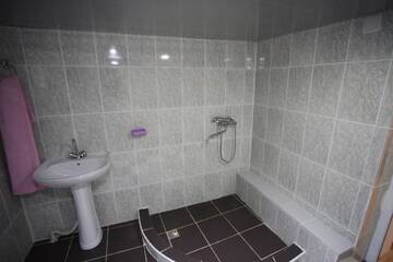 Фото номера Двухместный номер с 2 отдельными кроватями и собственной ванной комнатой Гостевой дом Tsivi Tba г. Цхалтубо 8
