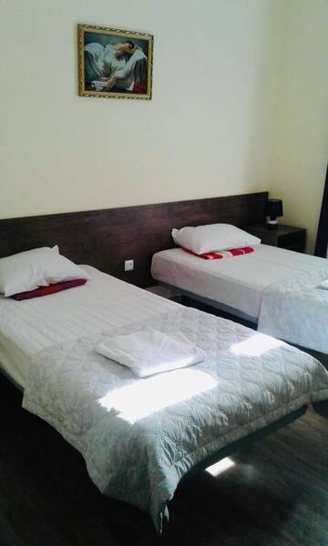 Фото номера Двухместный номер с 2 отдельными кроватями и балконом Отель Hotel Giorgi г. Цхалтубо 6