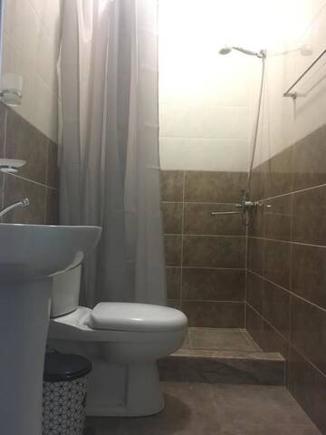 Фото номера Двухместный номер с 2 отдельными кроватями и балконом Отель Hotel Giorgi г. Цхалтубо 12